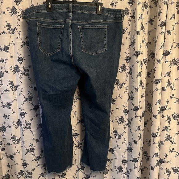 Torrid FeelTheFit Crop Boyfriend Vintage Stretch Distressed Raw Hem Skinny Jeans - Picture 5 of 5